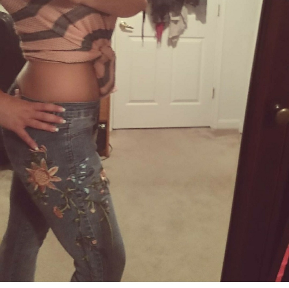 🌸FlowerChild🌸 🌹Embroidered Jeans🌹